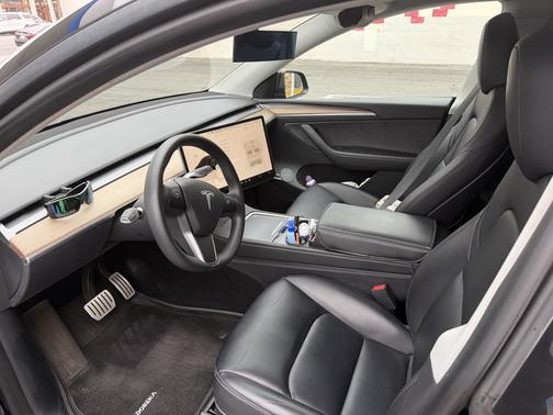 Black 2023 Tesla Model Y Performance