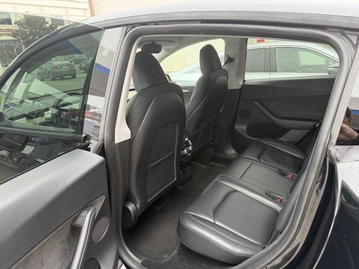 Black 2023 Tesla Model Y Performance