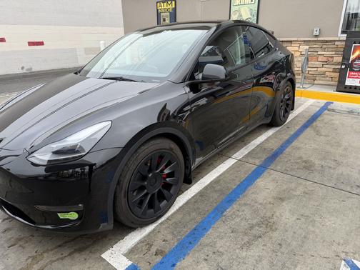 Black 2023 Tesla Model Y Performance