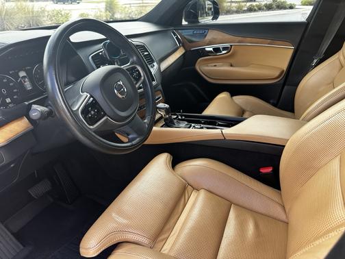 2019 Volvo XC90 T6 Inscription