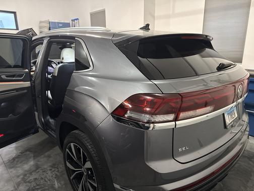 2025 Volkswagen Atlas Cross Sport 2.0T SEL Premium R-Line 4MOTION