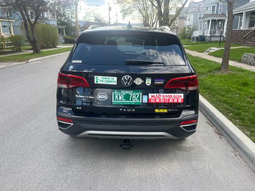 Black 2022 Volkswagen Taos 1.5T SE