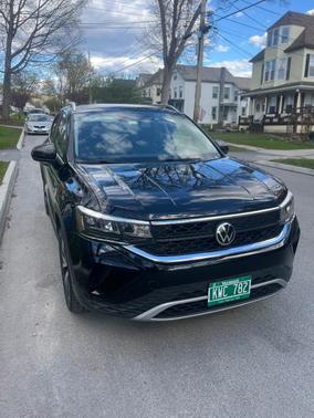 Black 2022 Volkswagen Taos 1.5T SE