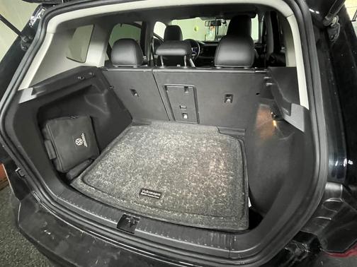 Black 2022 Volkswagen Taos 1.5T SE
