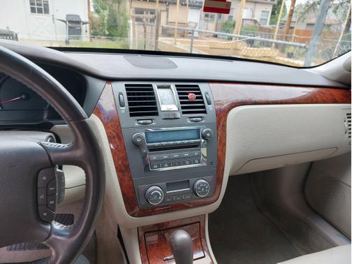 Photo 4 of 12 of 2007 Cadillac DTS Base