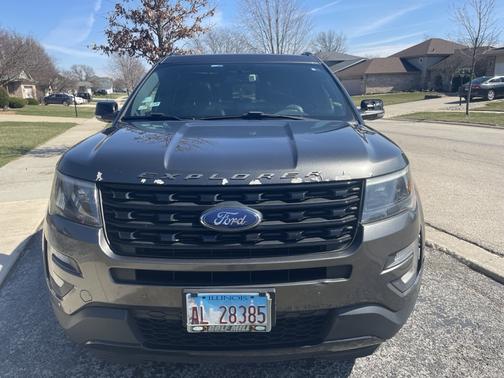 Gray 2017 Ford Explorer Sport