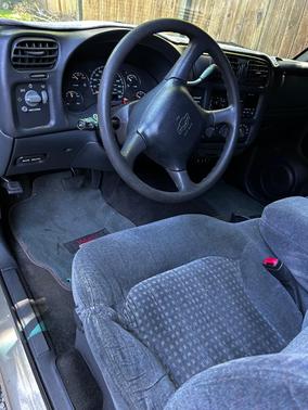 Silver 2000 Chevrolet S-10 LS