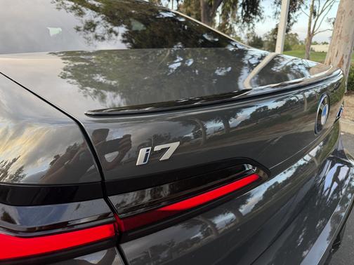 Gray 2024 BMW i7 xDrive60