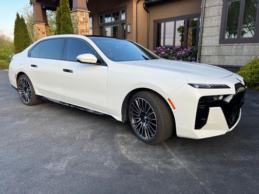 White 2025 BMW 760 i xDrive