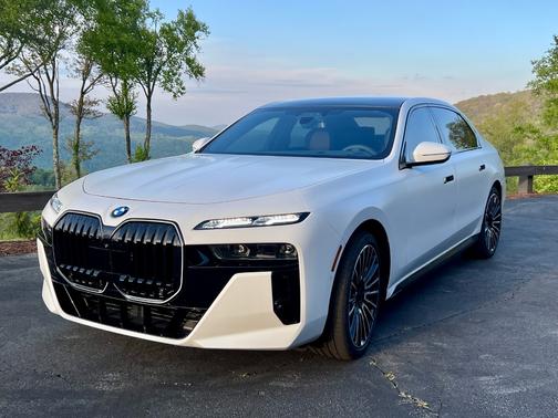 White 2025 BMW 760 i xDrive