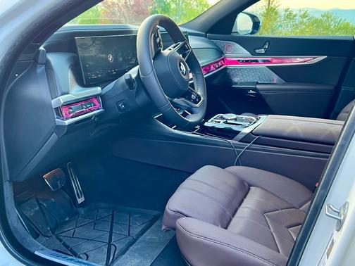 White 2025 BMW 760 i xDrive