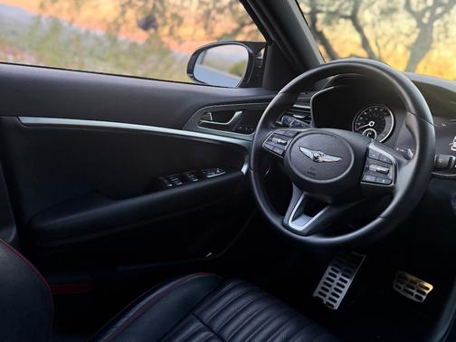 Gray 2022 Genesis G70 3.3T