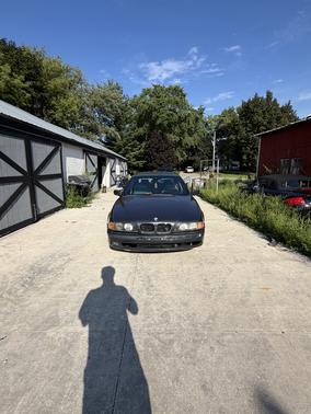 Silver 2000 BMW 528 i