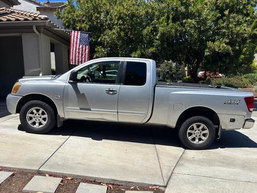 Silver 2004 Nissan Titan SE King Cab