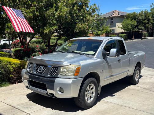 Silver 2004 Nissan Titan SE King Cab