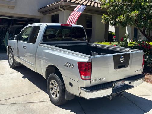 Silver 2004 Nissan Titan SE King Cab