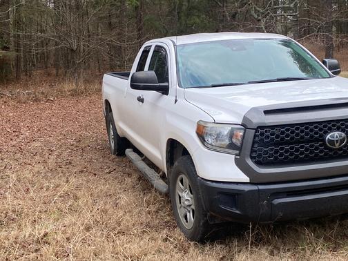 White 2019 Toyota Tundra SR