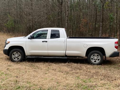 White 2019 Toyota Tundra SR