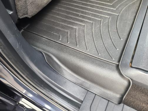 Black 2022 Ford F-150 Lightning LARIAT