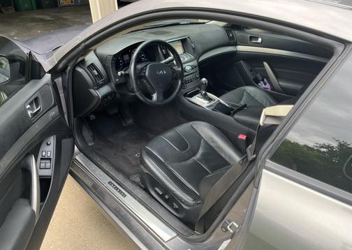 2010 INFINITI G37 x