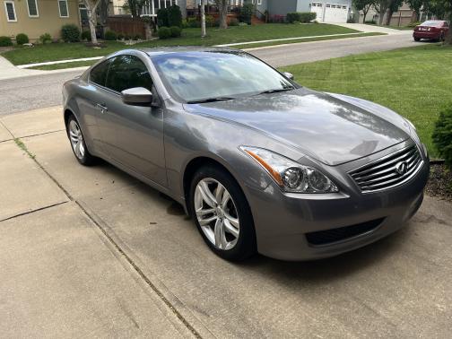 2010 INFINITI G37 x