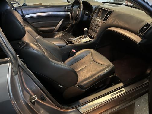 2010 INFINITI G37 x