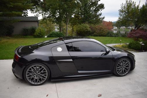 Black 2012 Audi R8 5.2 quattro