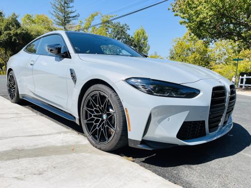 Photo 4 of 30 of 2022 BMW M4 Competition xDrive