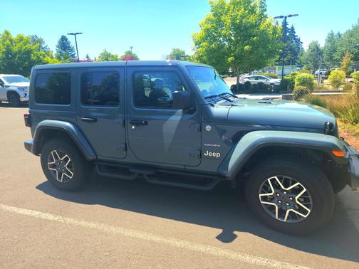 2024 Jeep Wrangler Sahara