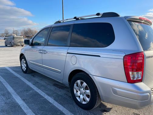 2008 Hyundai Entourage GLS