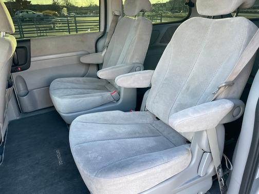 2008 Hyundai Entourage GLS