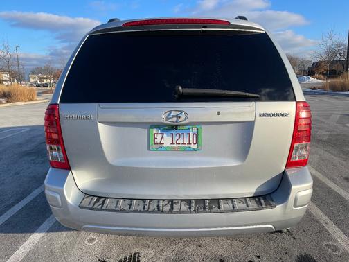 2008 Hyundai Entourage GLS