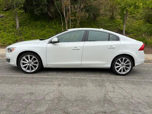 White 2016 Volvo S60 Inscription T5 Drive-E Platinum