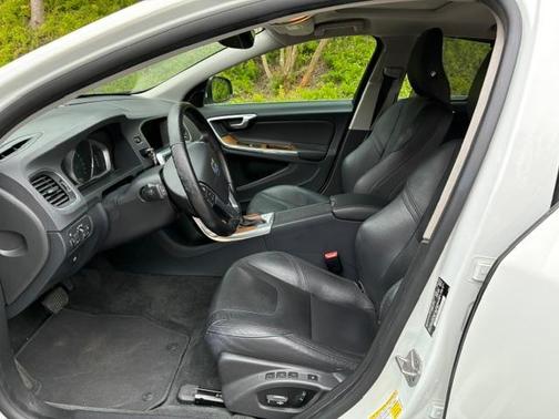 White 2016 Volvo S60 Inscription T5 Drive-E Platinum