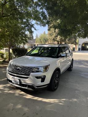White 2018 Ford Explorer Platinum