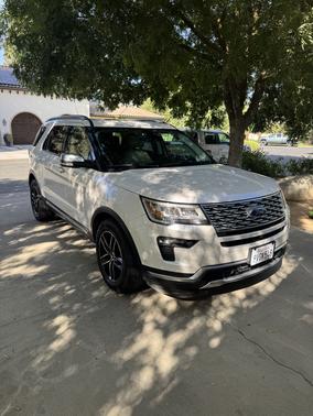 White 2018 Ford Explorer Platinum