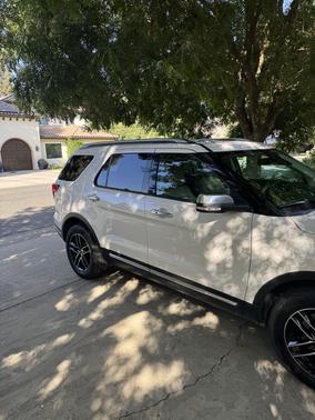 White 2018 Ford Explorer Platinum