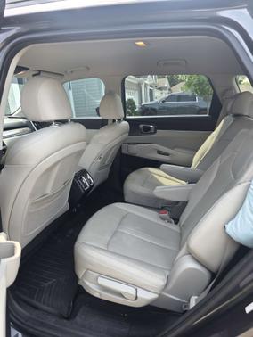 Gray 2022 Kia Sorento Hybrid S