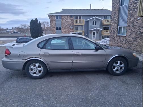 2005 Ford Taurus SE