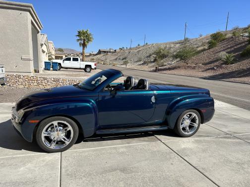 2005 Chevrolet SSR Base
