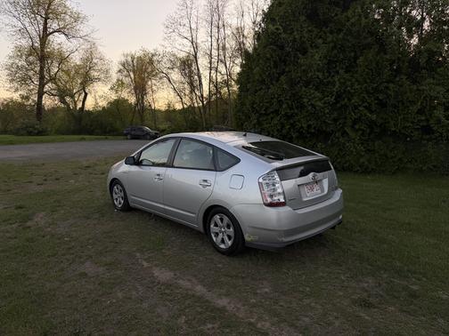 Silver 2006 Toyota Prius Base