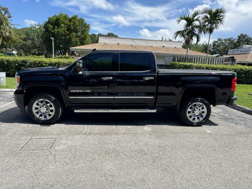 Black 2016 GMC Sierra 2500 Denali