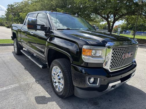 Black 2016 GMC Sierra 2500 Denali