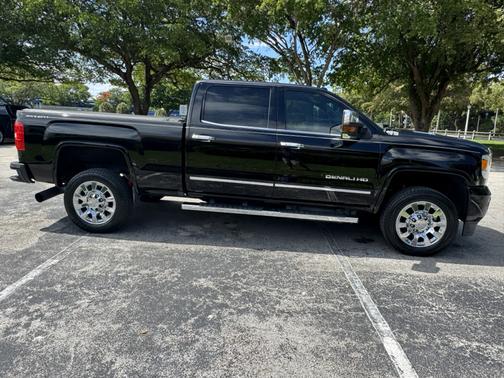 Black 2016 GMC Sierra 2500 Denali
