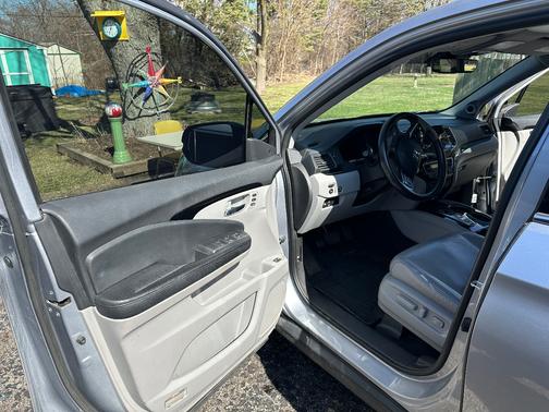 2019 Honda Pilot Touring 8-Passenger