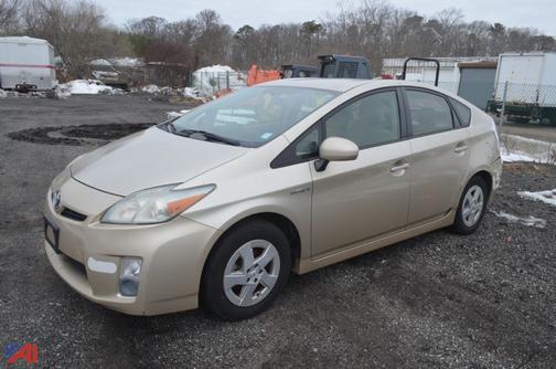 Beige 2010 Toyota Prius II