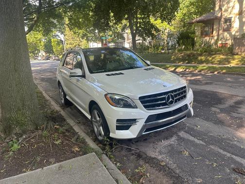 White 2015 Mercedes-Benz M-Class ML 400