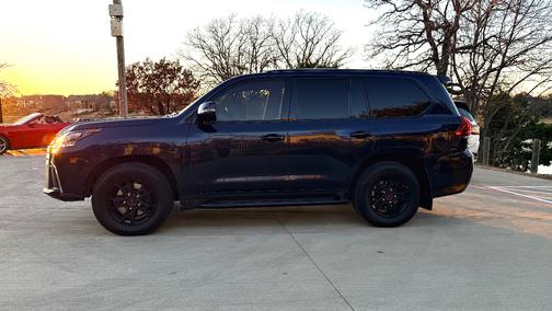 2021 Lexus LX 570 Three-Row