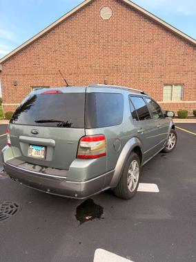 Green 2008 Ford Taurus X SEL