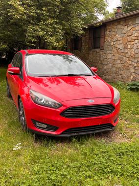 Red 2016 Ford Focus SE